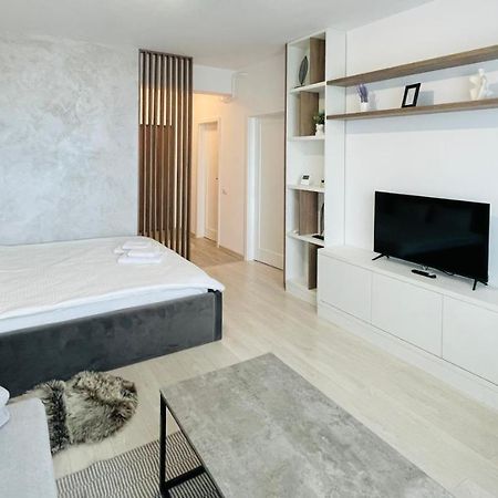 Q Royal Apartment - Palas Center Iasi Eksteriør bilde