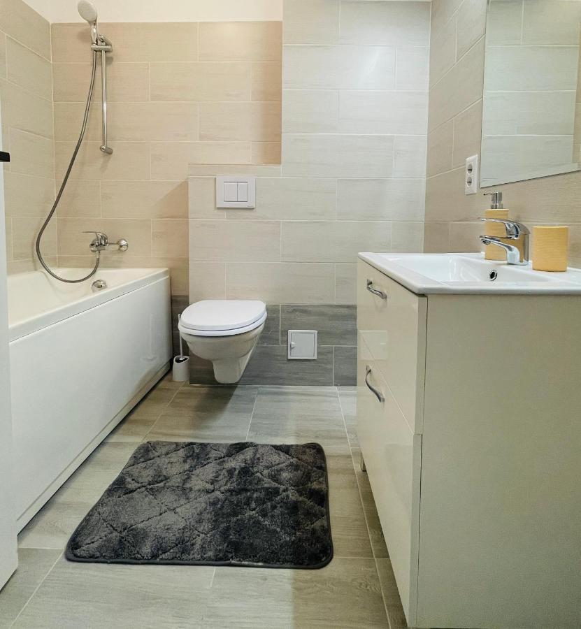 Q Royal Apartment - Palas Center Iasi Eksteriør bilde