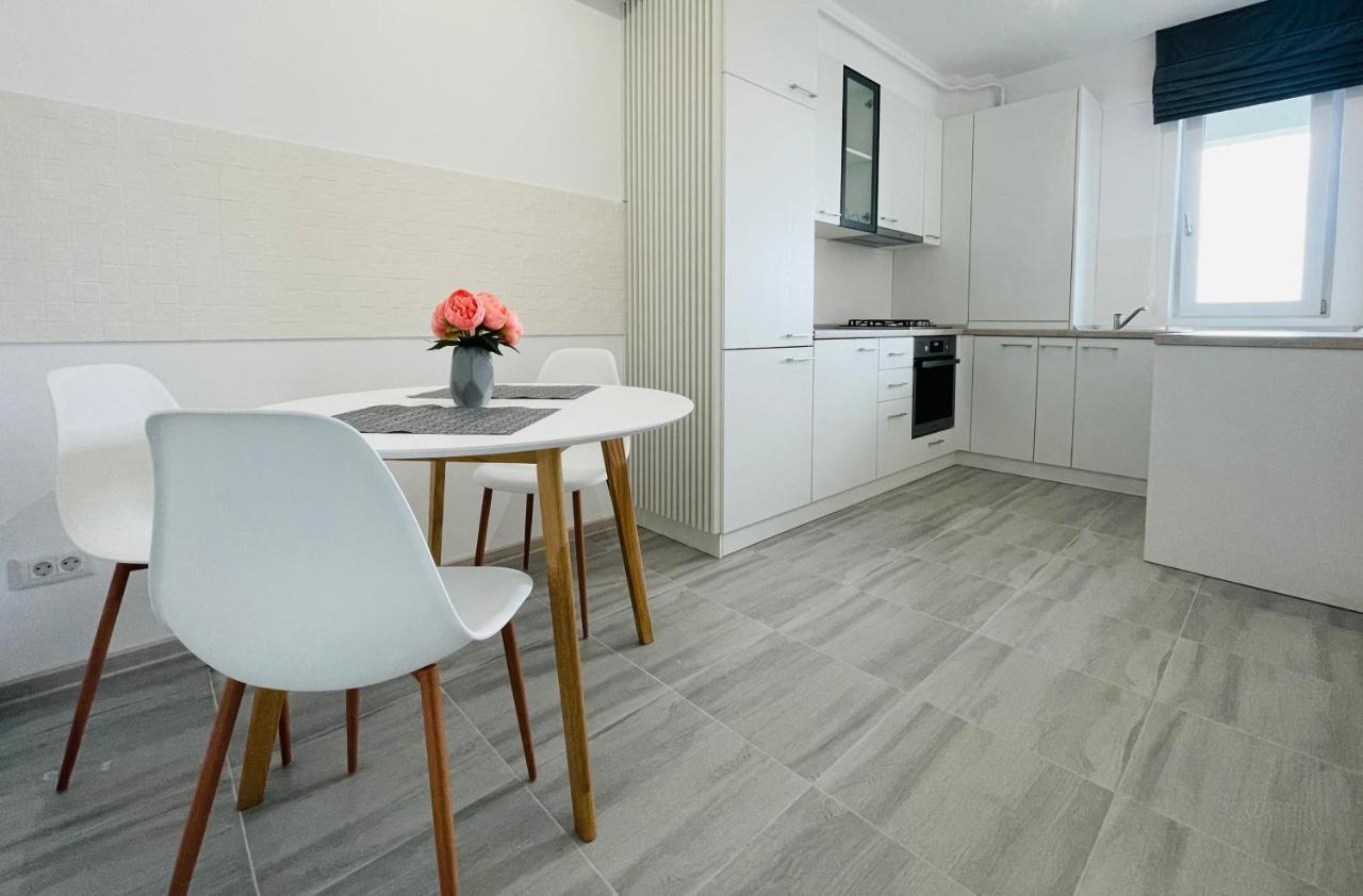 Q Royal Apartment - Palas Center Iasi Eksteriør bilde